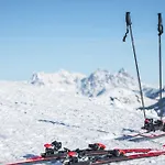 Moralee Mit Whirlpool In By One Chalet